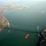 Imagen aerea del puente Verrazano, Staten Island y Brooklyn. para el artículo con la recomendación del libro de Gay Talese, El Puente